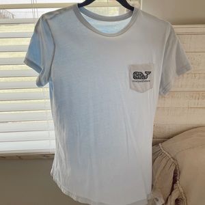 baby blue vineyard vines tee